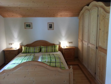 Schlafzimmer Doppelbett und Einzelbett