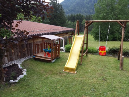 Garten mit Spielplatz 