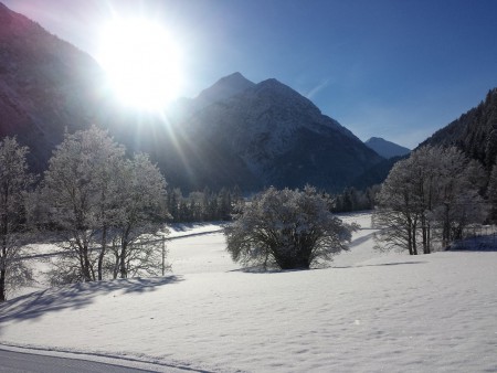 Blick  vom Balkon auf die Langlaufloipe